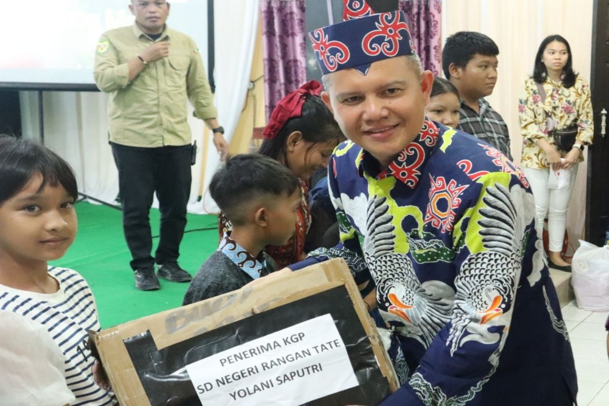 1.999 peserta didik dapat bantuan program Gunung Mas Pintar 2023