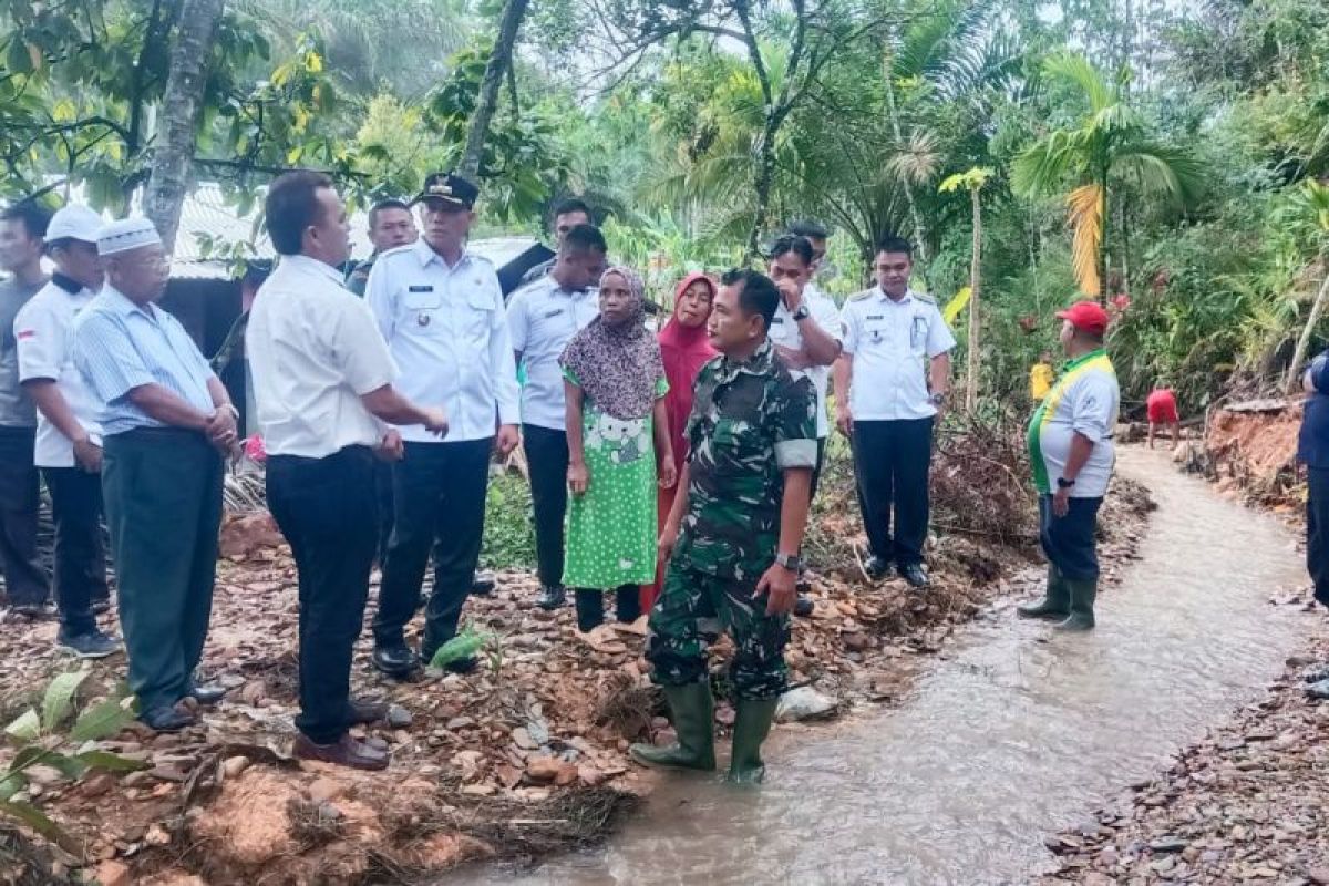 Tinjau Lokasi Bencana Dari Pagi Hingga Malam, Sabar AS : Pemerintah Harus Hadir Disaat Masyarakat Membutuhkan