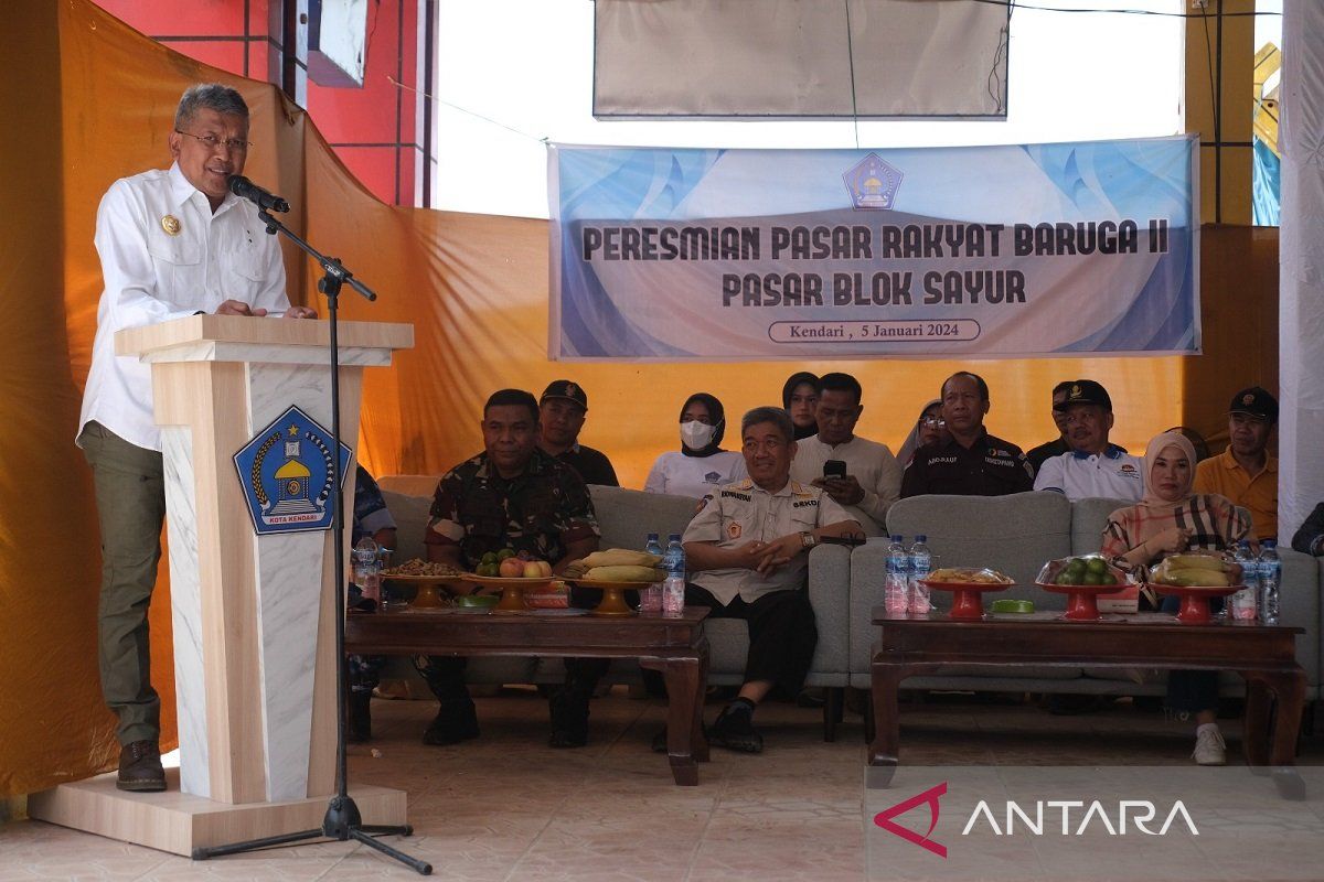 Pj Walikota Kendari resmikan blok sayur Pasar Baruga II