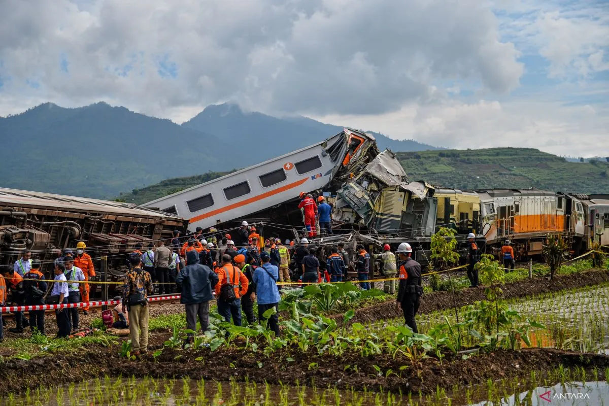inp-mobilizes-sartika-asih-hospital-for-train-crash-victims