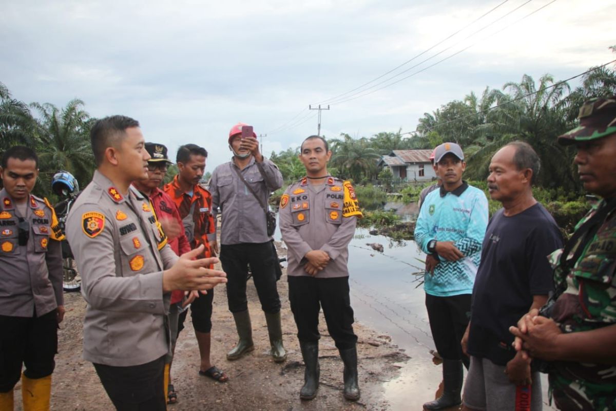Polres Bengkalis pastikan keamanan logistik pemilu di daerah rawan banjir