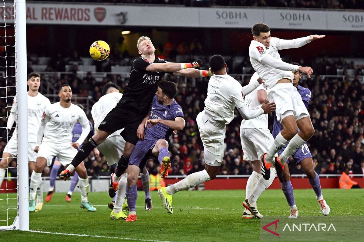 Liverpool comeback 2-1 atas Fulham di semifinal leg 1