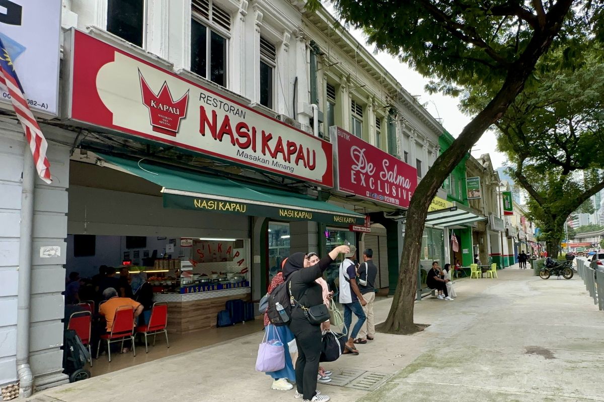 Menikmati nasi kapau di pusat kota KL