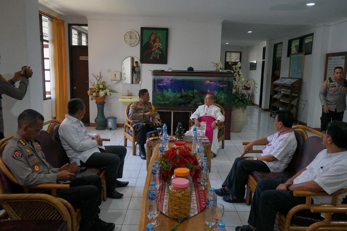 Kapolda Sulut silaturahmi dengan  tokoh agama dan Danlantamal VIII