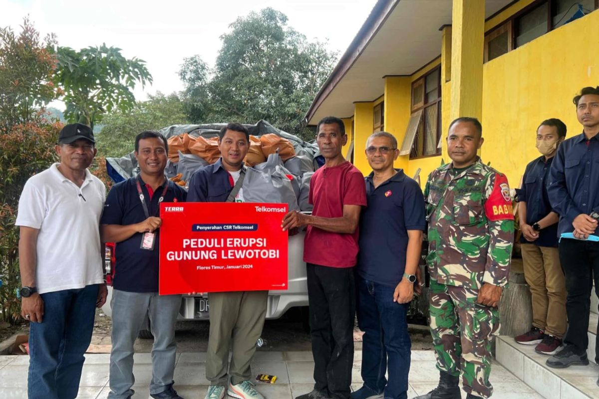 Telkomsel berikan bantuan kepada warga terdampak erupsi Gunung Lewotobi