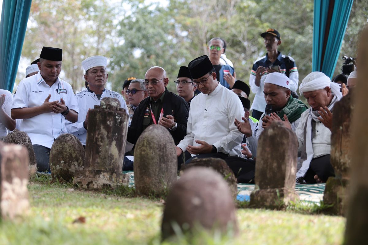 Capres Anies: Upaya teladani perjuangan aulia ziarah ke makam