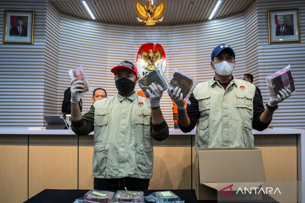 KPK geledah Kantor Bupati Labuhan Batu Sumut