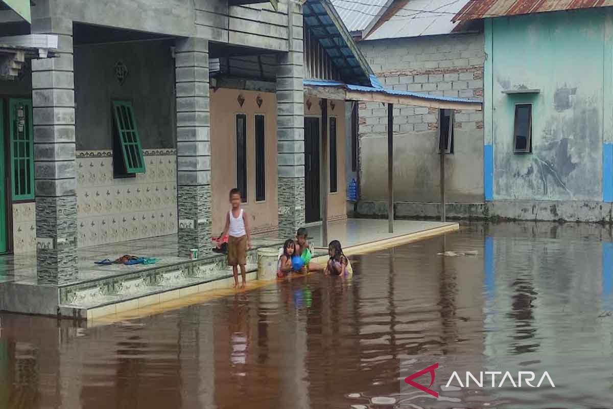 Sejumlah kawasan di Kota Sampit tergenang pasca hujan deras