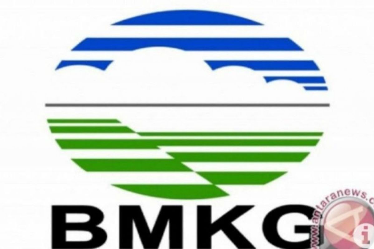 BMKG imbau masyarakat waspada hujan lebat hingga petir berpotensi terjadi pada Sabtu