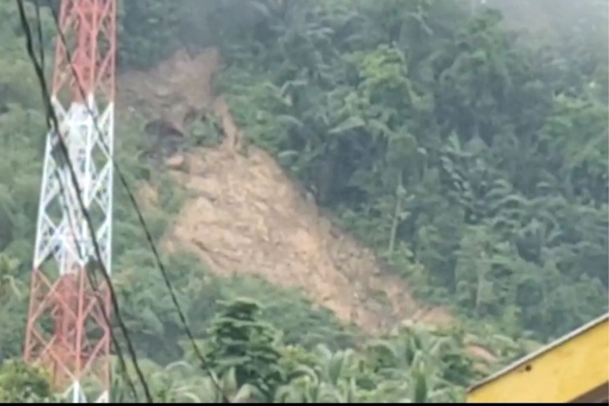 Gunung Jemenang di Natuna longsor