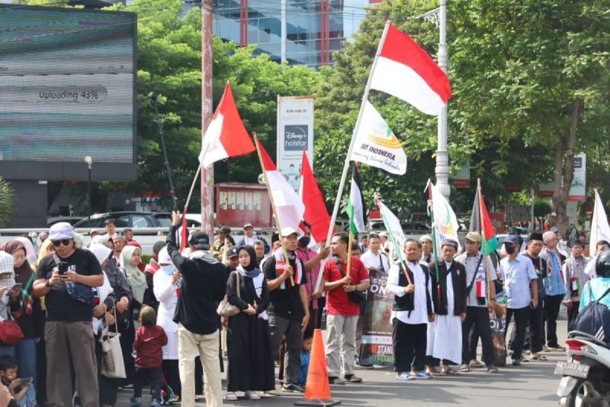 Ratusan orang peringati 100 hari agresi ke Palestina