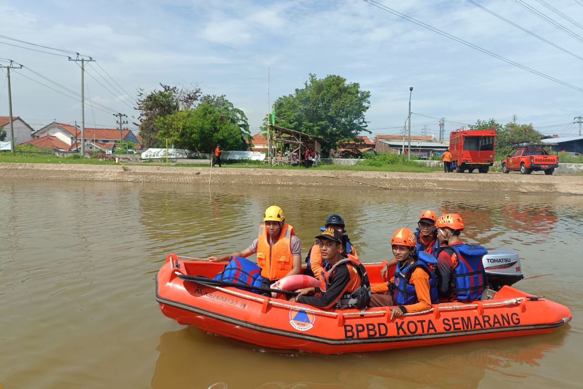 Tubuh bocah SD hanyut di Sungai Wonotingal terapung di perairan Kendal