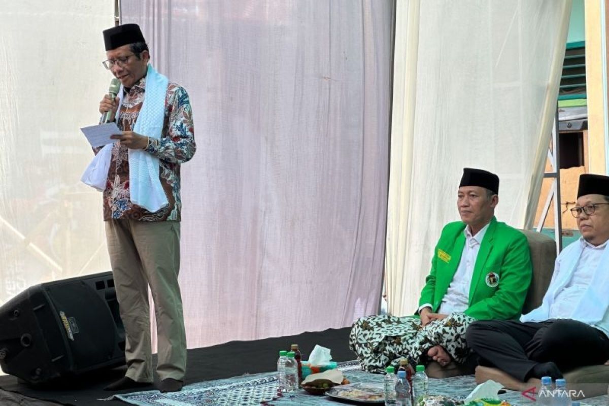 Mahfud MD janjikan program pemberian gaji guru ngaji berlaku untuk semua agama