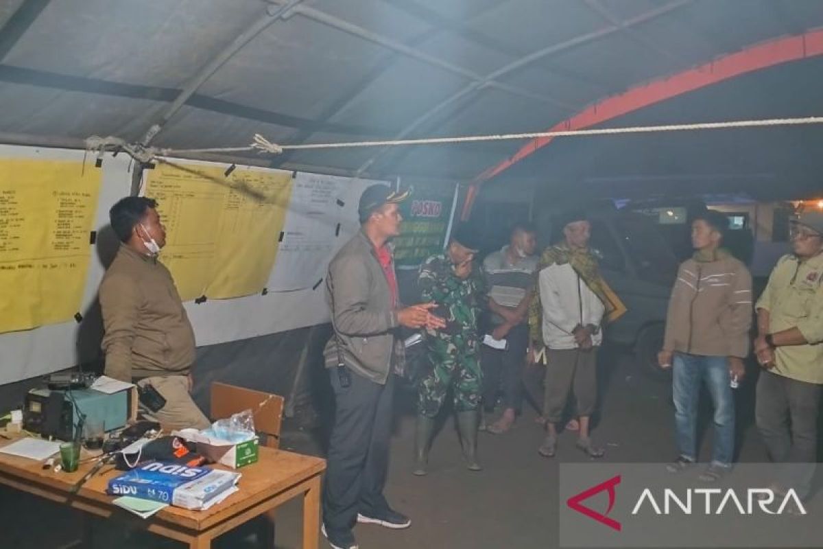 Tim gabungan evakuasi warga disabilitas diradius 4,5 kilometer Marapi