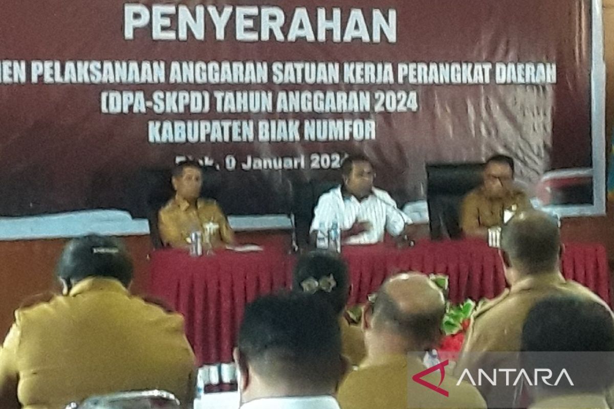 Pemkab Biak minta kepala kampung salurkan beras bansos pangan PKH