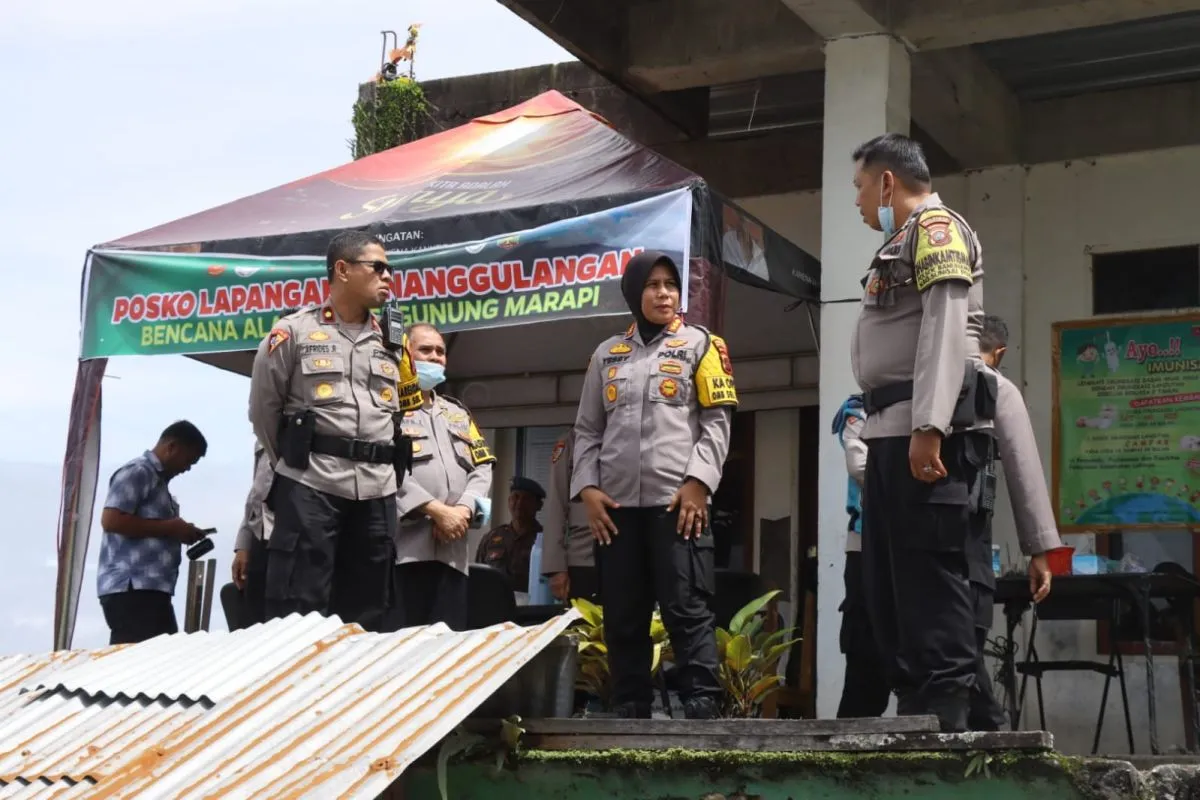 bukittinggi-police-aid-mount-marapi-disaster-response