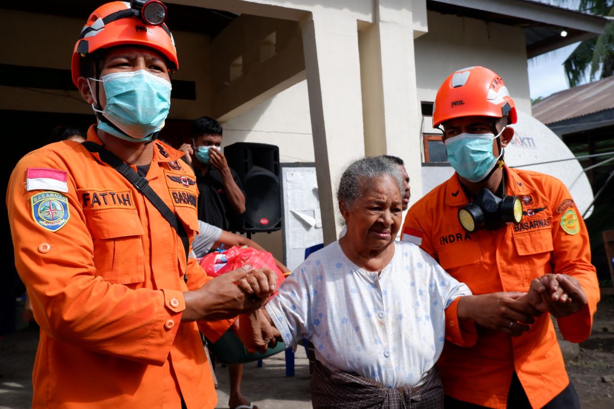 Tim SAR evakuasi 528 jiwa warga terdampak erupsi Lewotobi