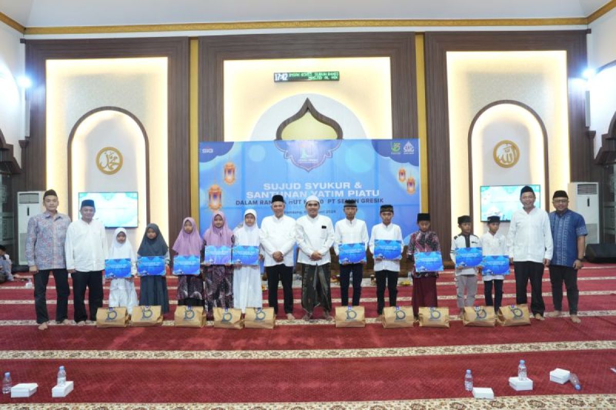 Semen Gresik santuni 100 anak yatim, syukuri capaian gemilang di HUT Ke-10