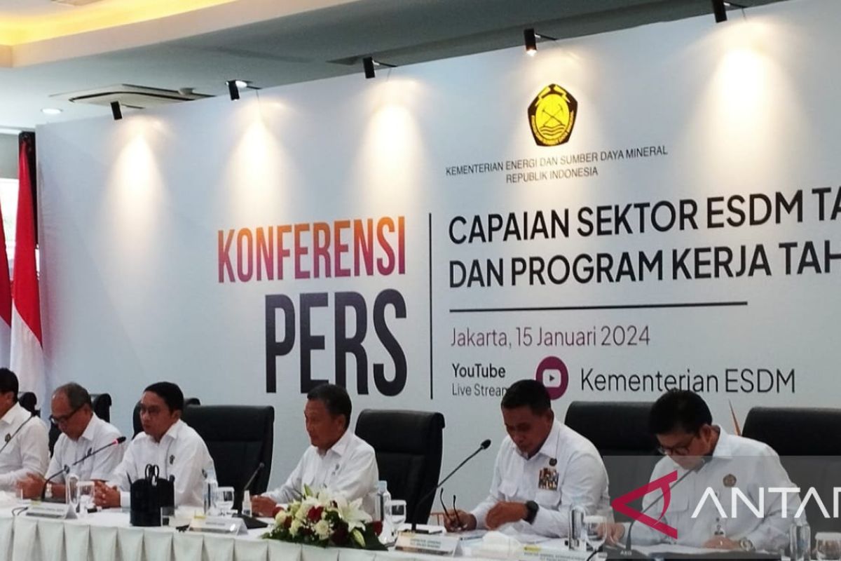 Menteri ESDM membeberkan upaya strategis capai target bauran EBT