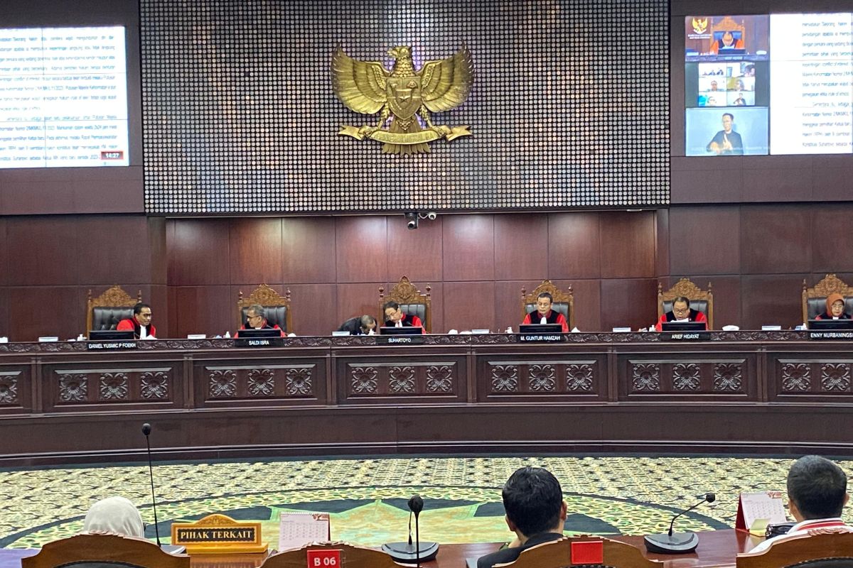 MK tolak uji formil syarat usia capres-cawapres Denny Indrayana cs