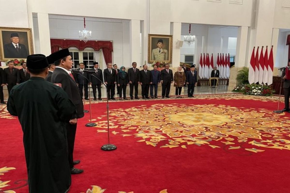 Presiden Jokowi resmi lantik anggota KPPU di Istana Negara