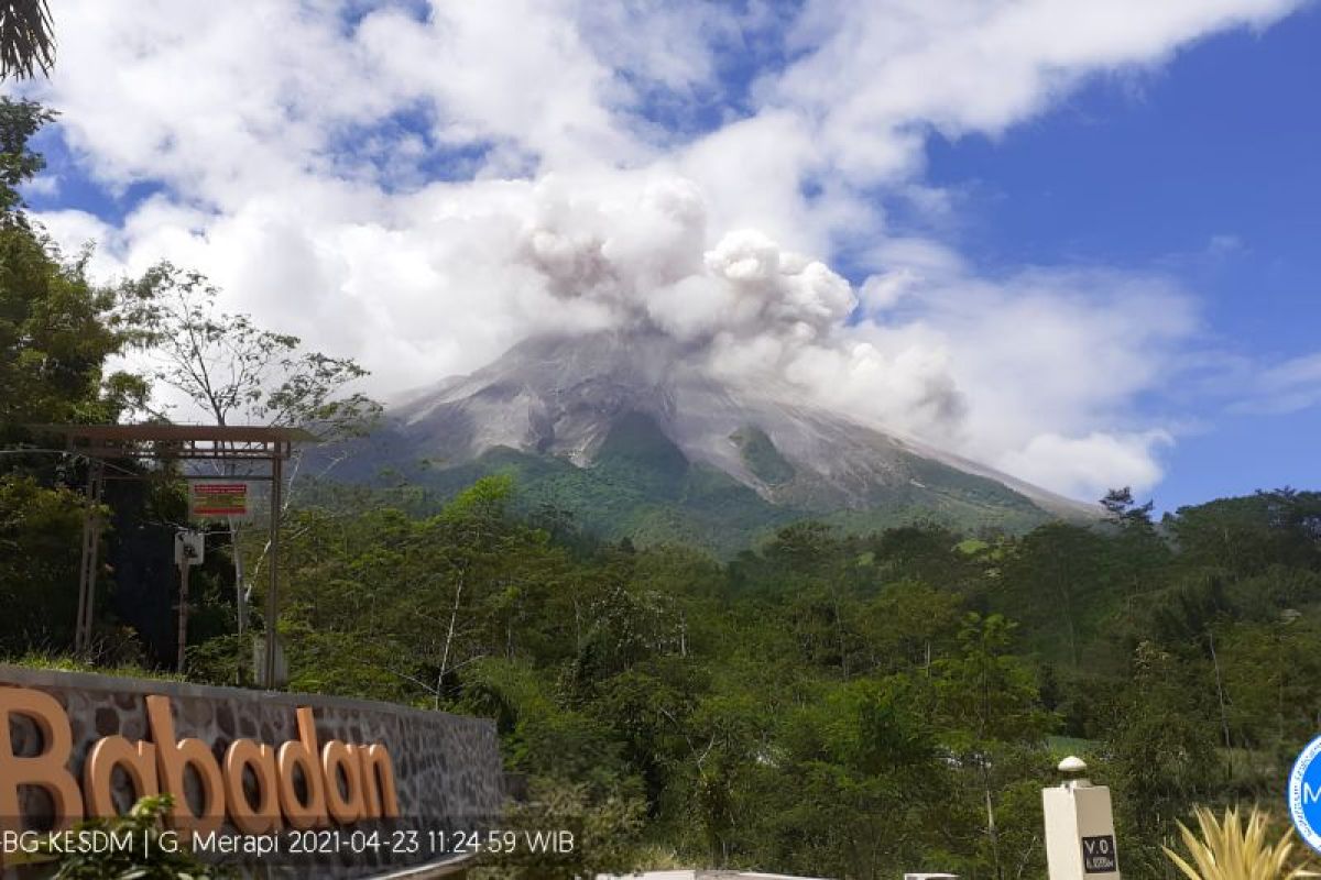 Selama sepekan, Gunung Merapi luncurkan empat kali awan panas