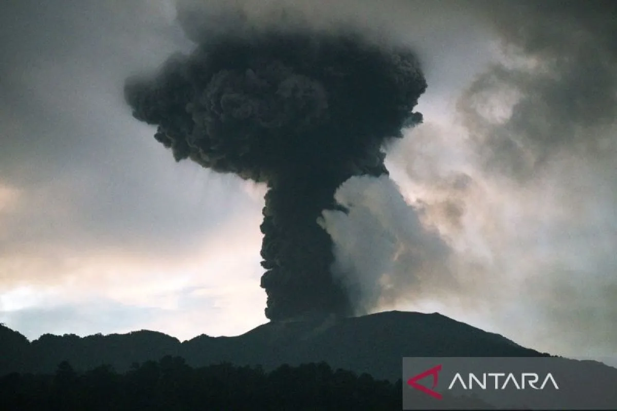 minangkabau-airport-closes-again-after-mount-marapi-erupts