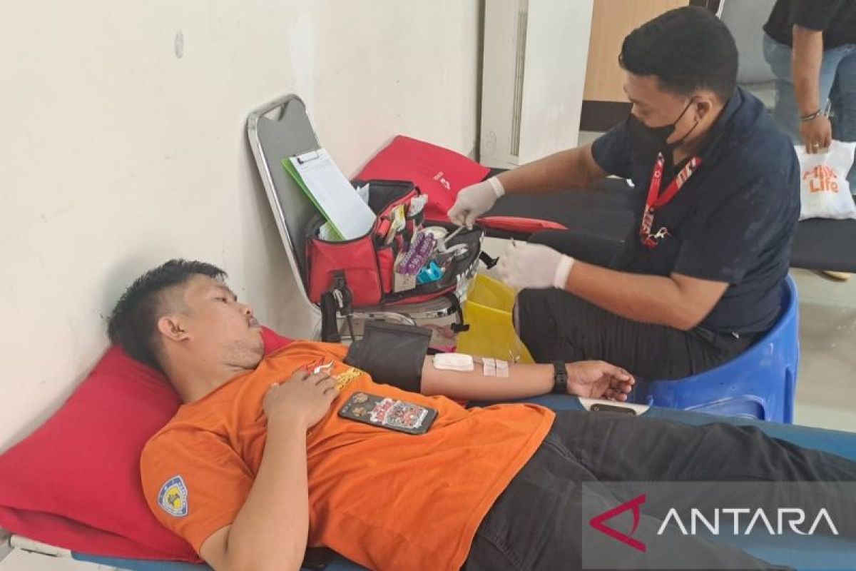 Dinsakertrans Sultra gelar donor darah peringati Bulan K3