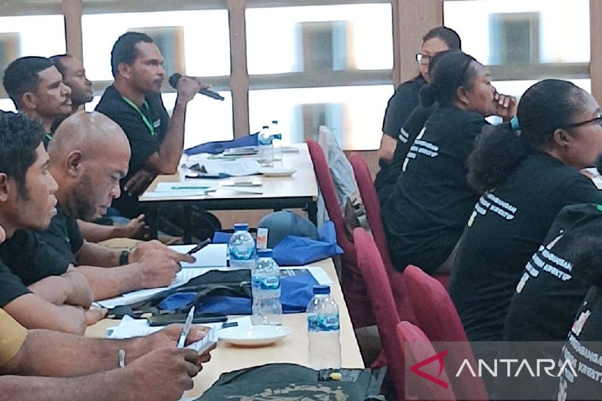 Pemkab Biak lakukan pendampingan pelaku usaha OAP agar naik kelas