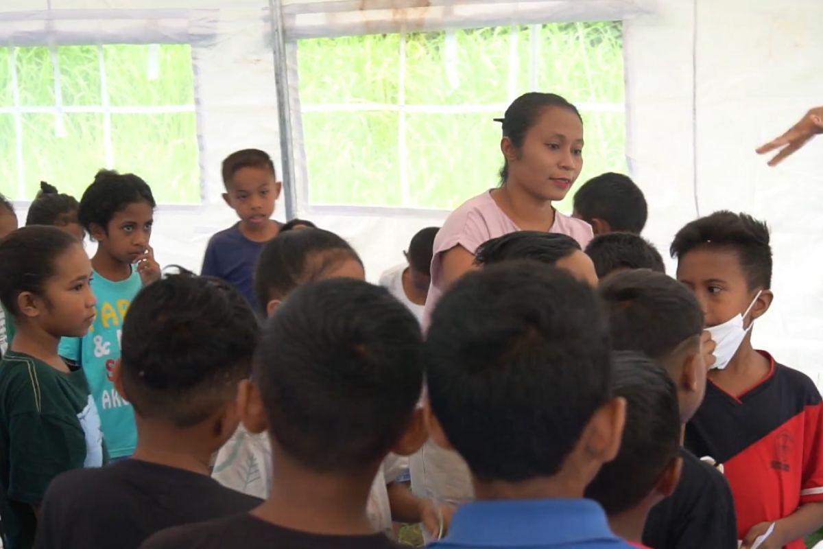 Maria Yuliana, pengajar yang terus berjuang bagi pendidikan di tengah bencana