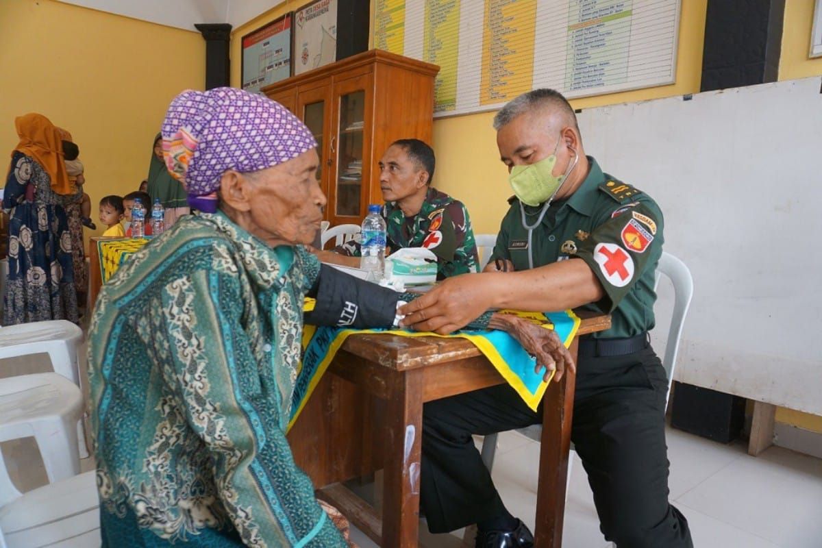 Kodim - Polres Batang selenggarakan layanan pengobatan gratis