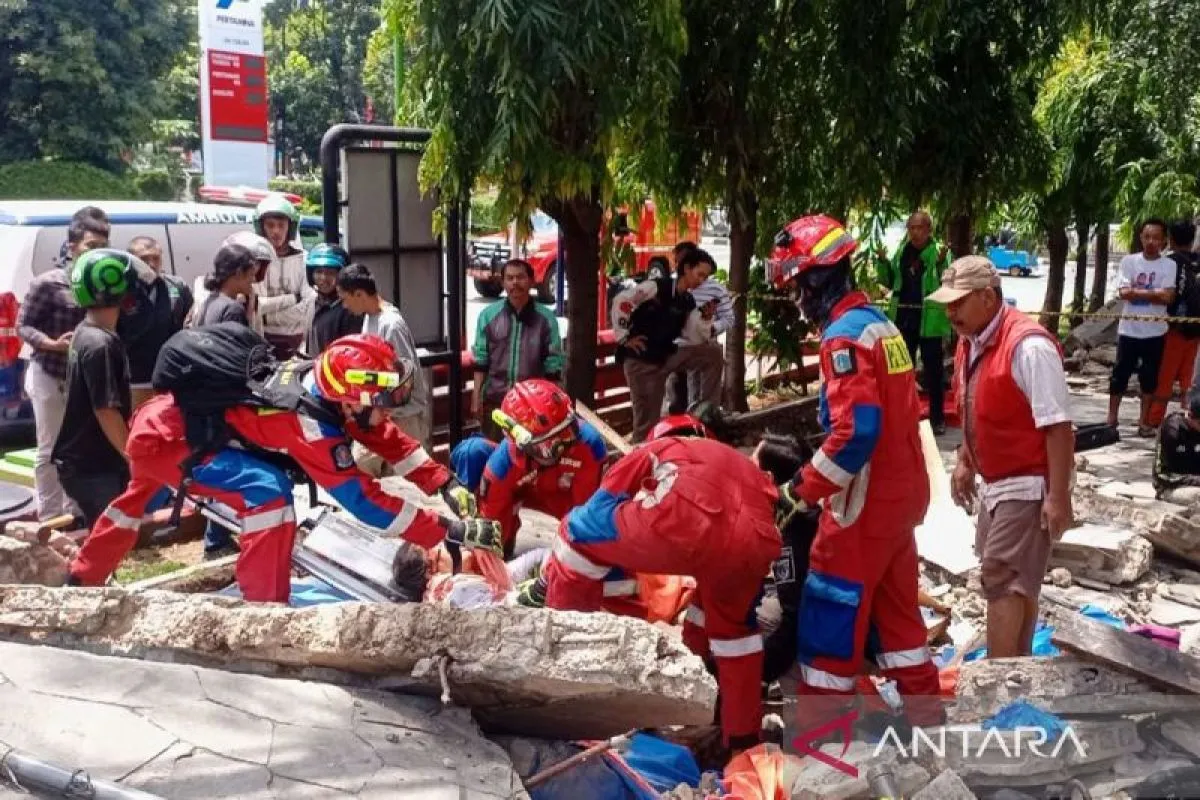 tragic-gas-station-wall-collapse-claims-family-of-three-in-tebet