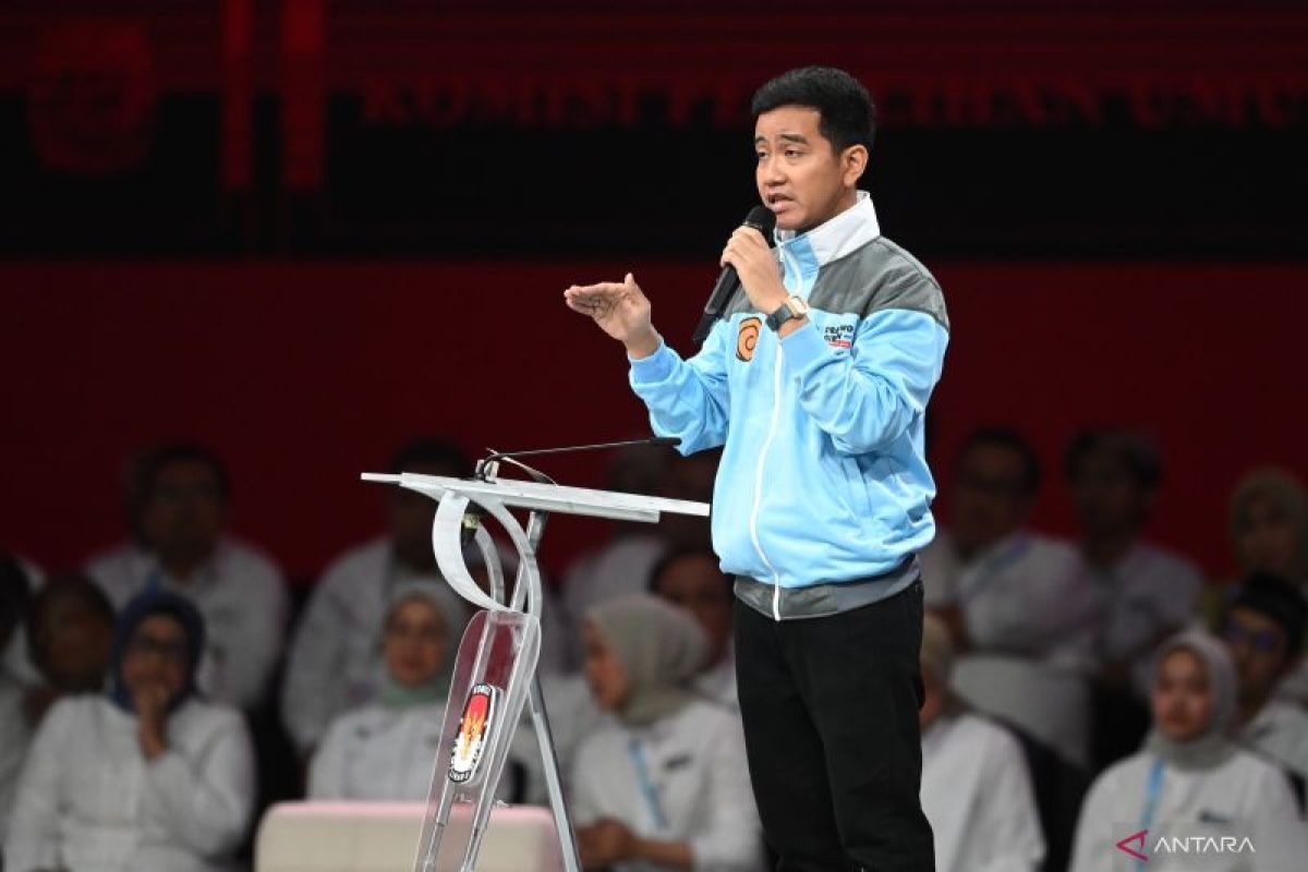 Gibran tanyakan "greenflation" ke Mahfud Md saat debat Pilpres 2024