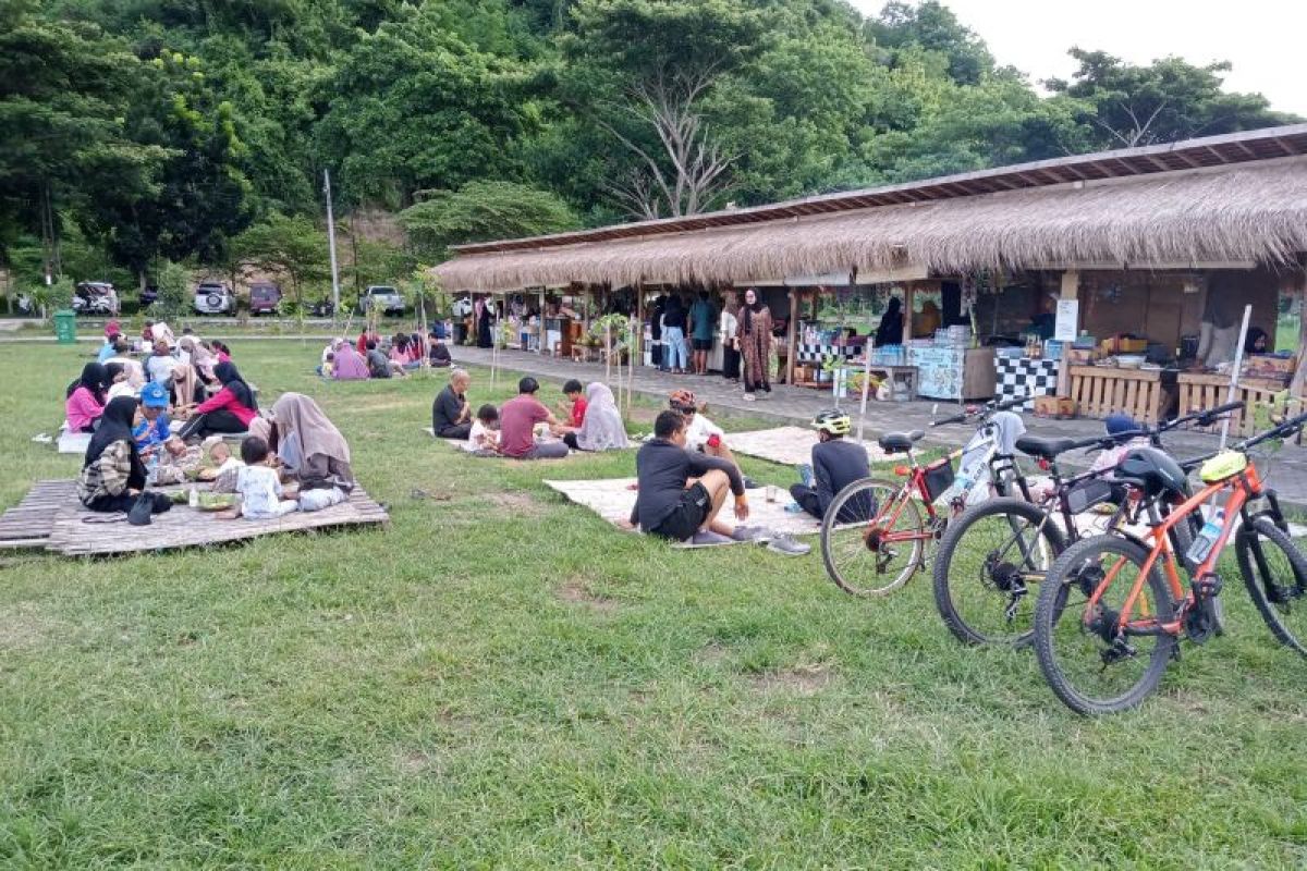 Kebon ayu lokasi favorit kuliner tradisional di Lombok Barat