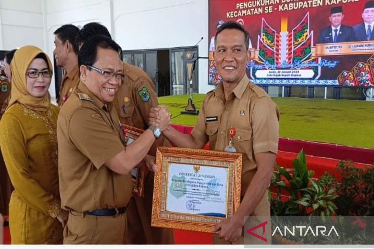 Dinas PMD Kapuas raih penghargaan teraktif gunakan aplikasi Srikandi