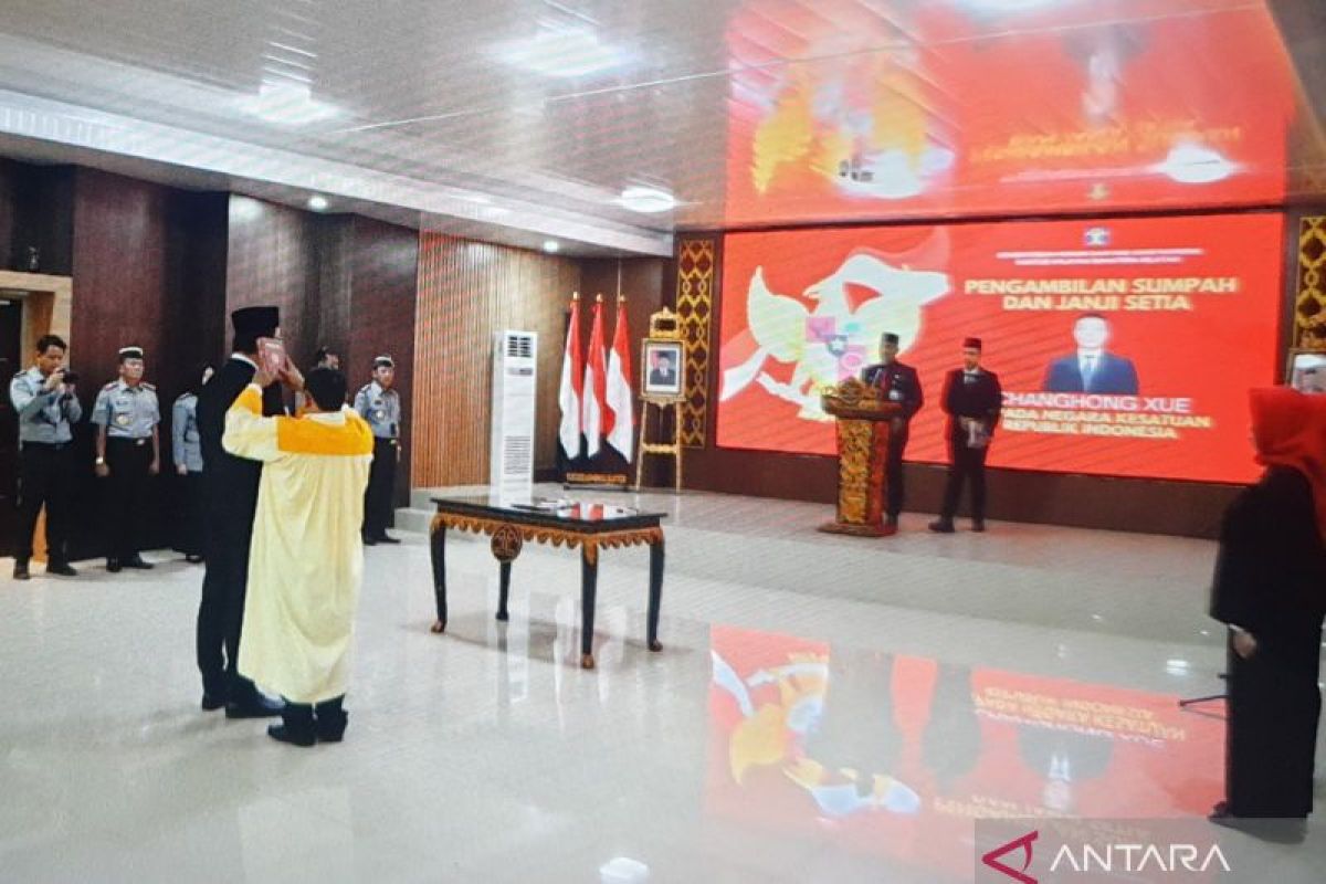 Kemenkumham Sumsel ambil  sumpah WNA China jadi WNI