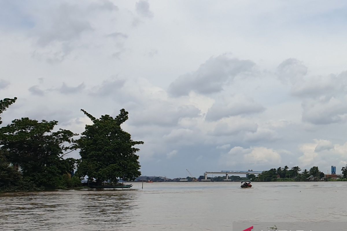 TNI bantu bangunkan jembatan beally di Prabumulih yang dihantam banjir