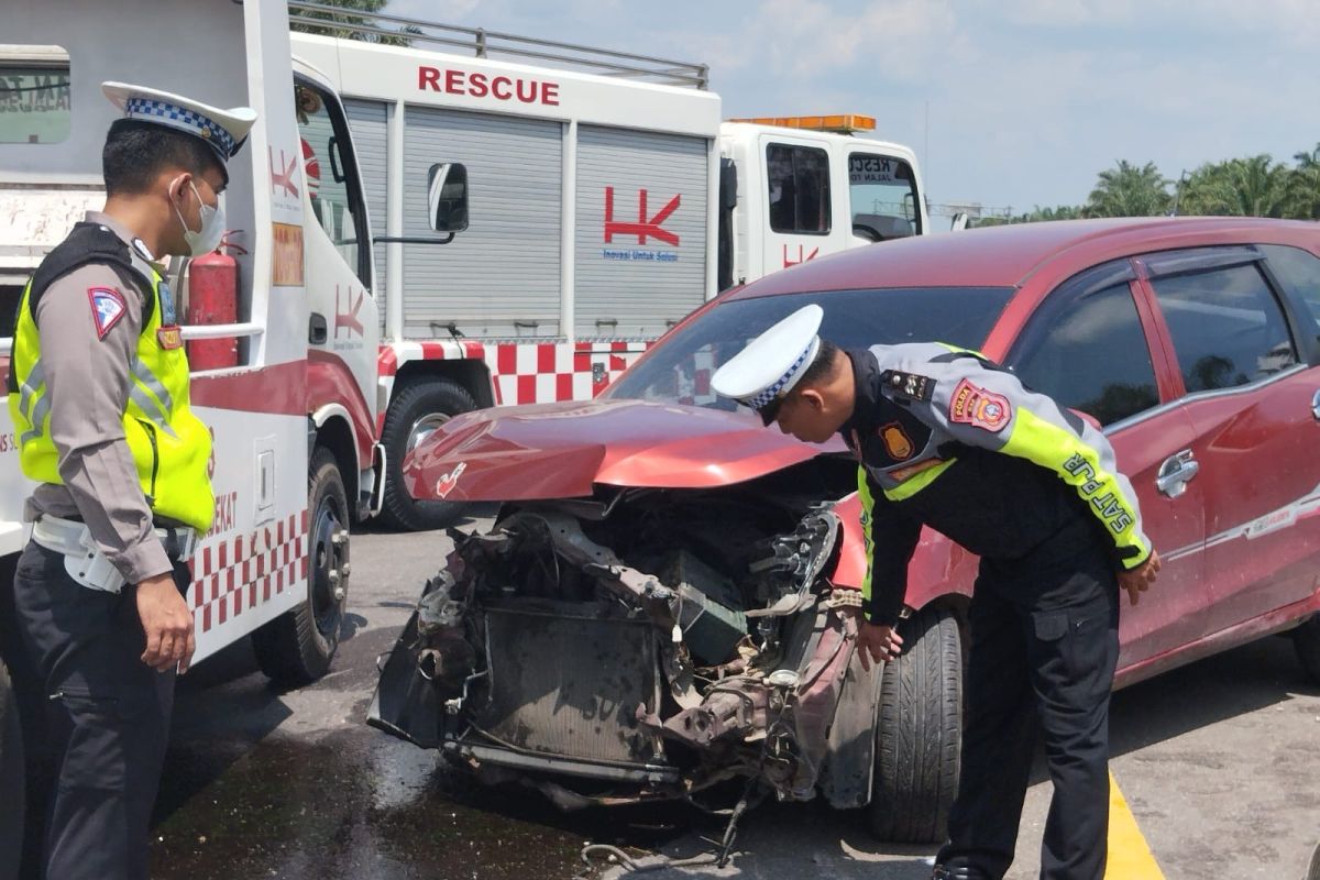 Kecelakaan tunggal terjadi di Tol Pekanbaru-Dumai