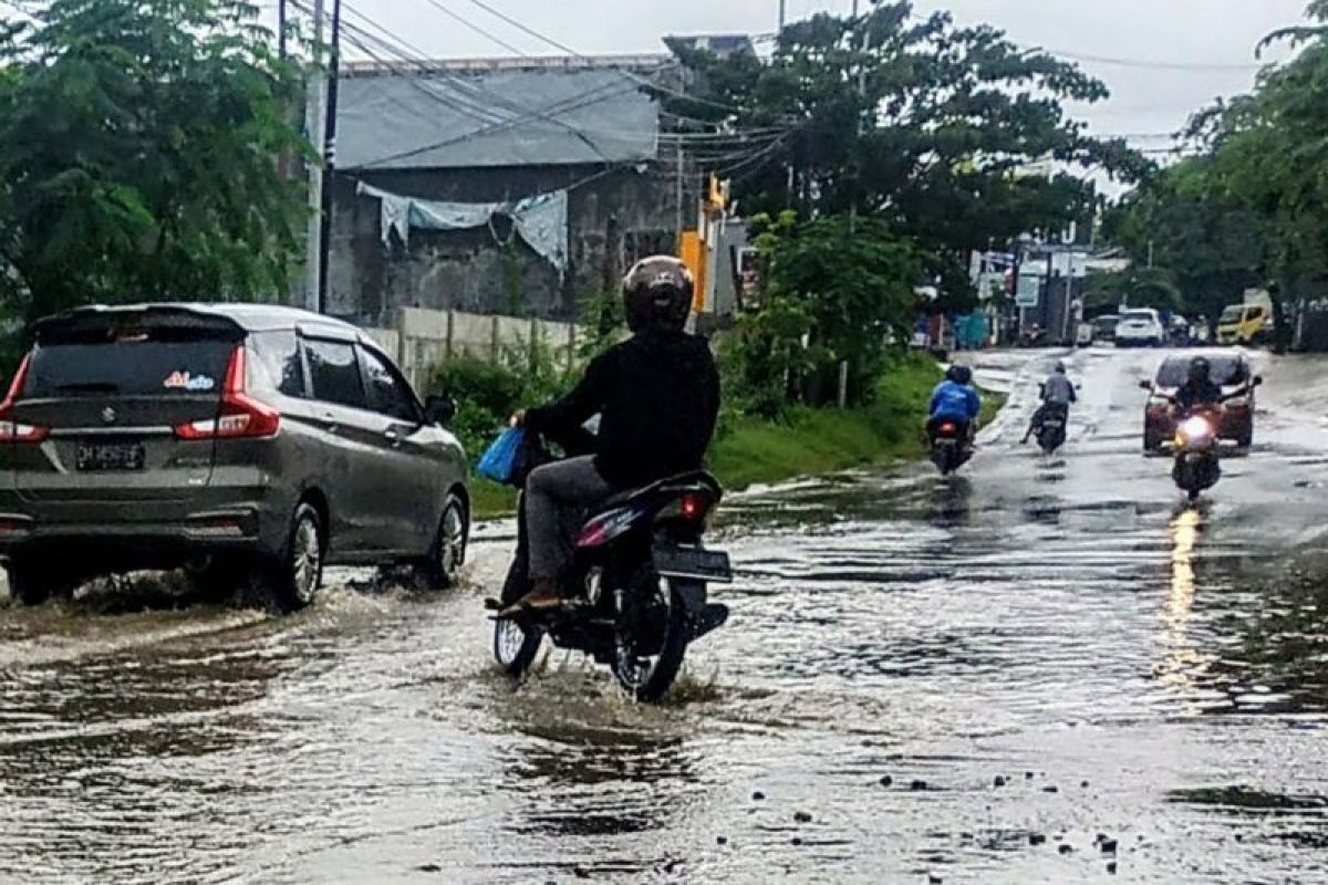 BMKG mengingatkan 21 kabupaten di NTT waspadai cuaca ekstrem