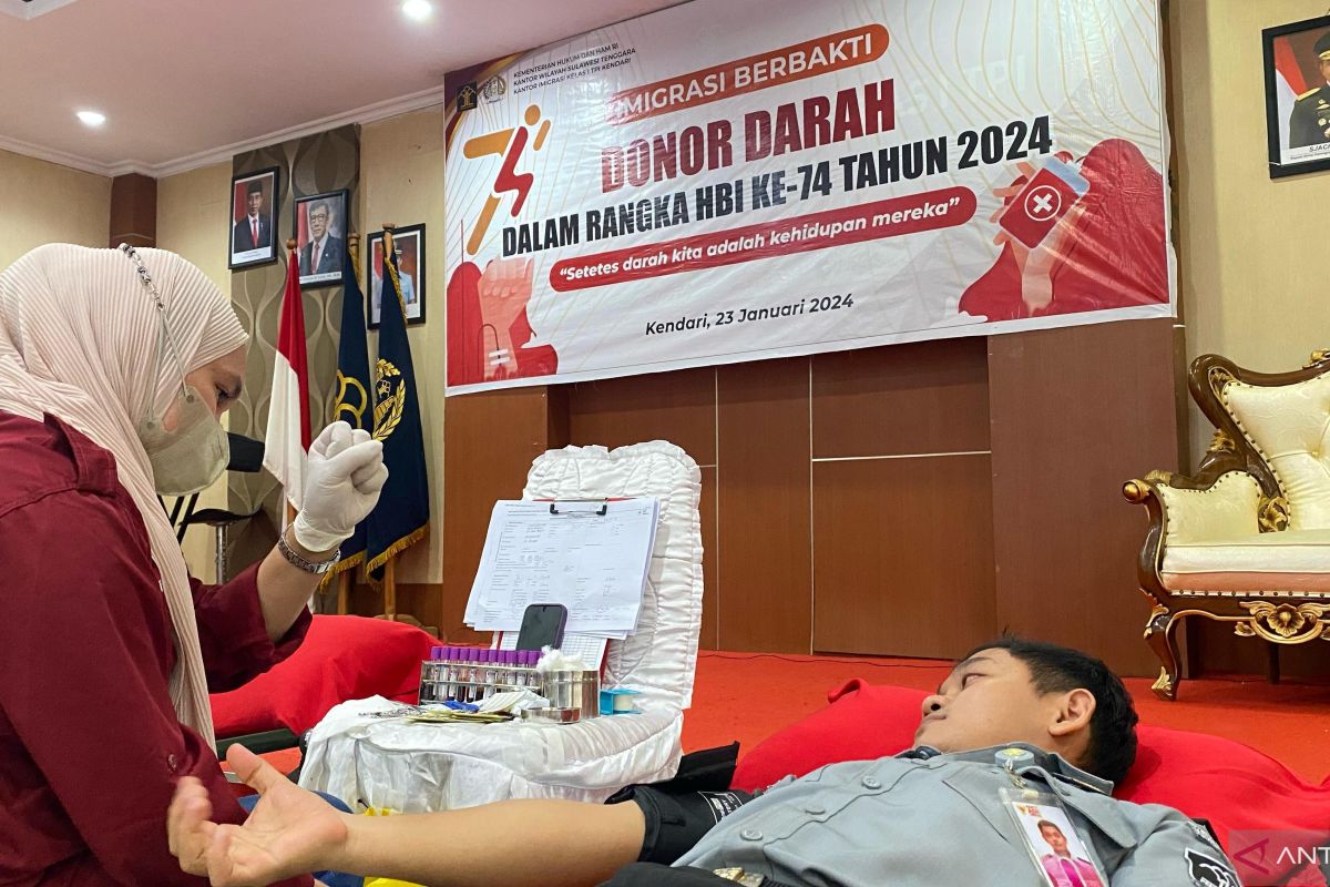 Imigrasi Kendari gelar donor darah peringati Hari Bakti Imigrasi ke-74