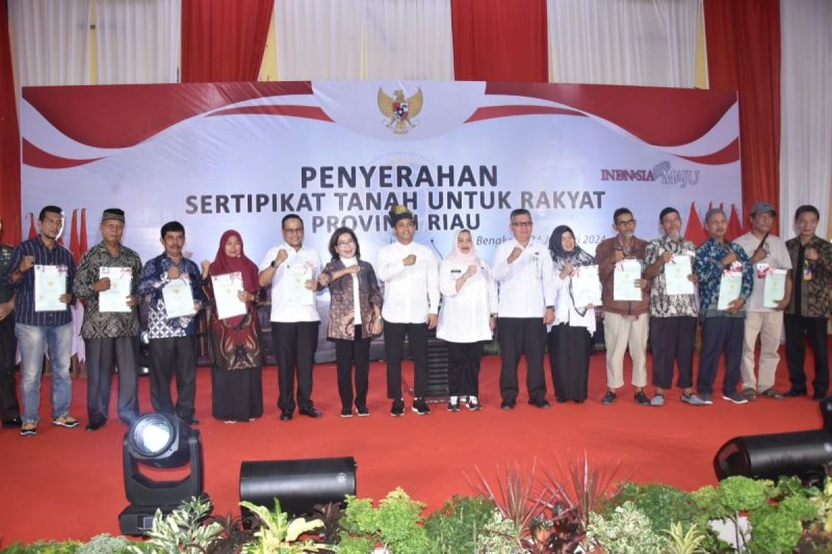 399 warga Bengkalis terima sertifikat tanah program PTSL