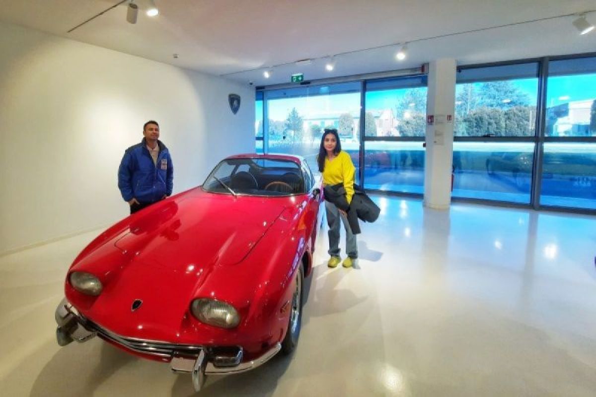 Raffi Ahmad mengaku takjub ada jenama pelumas Indonesia di Museum Lamborghini Italia