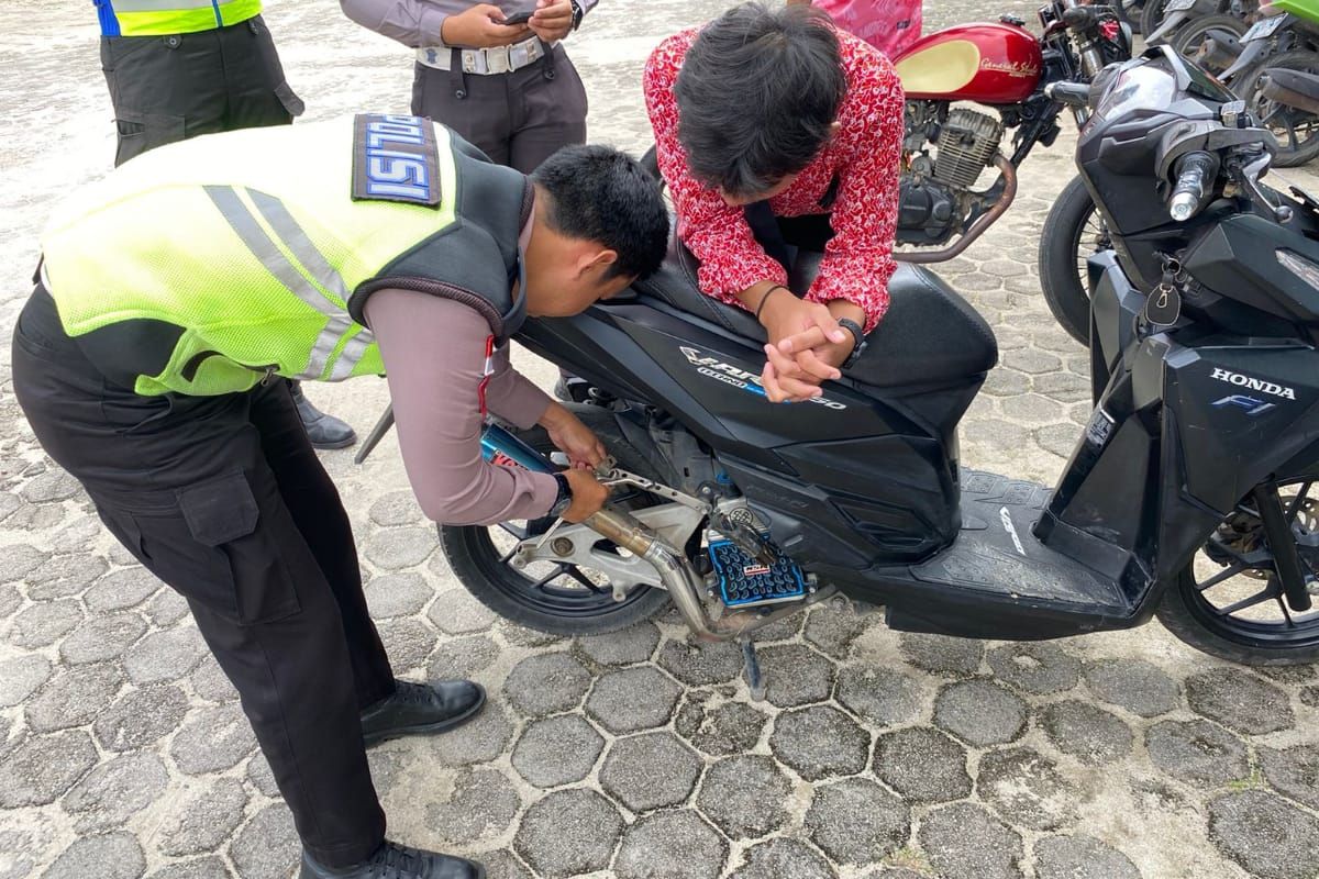 Polres Natuna tertibkan knalpot brong milik anak sekolah