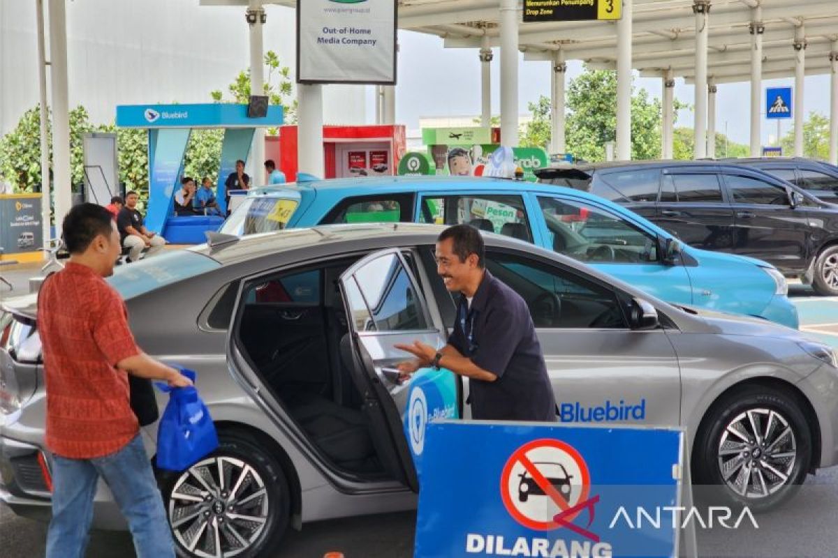 Pengelola Bandara A Yani pastikan transportasi  umum lanjutan tersedia