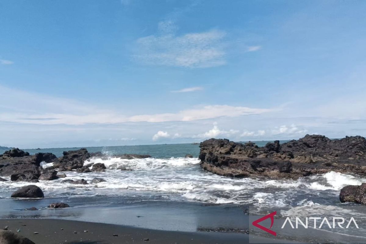 Wisata baru Pantai Cipunaga di Sukabumi