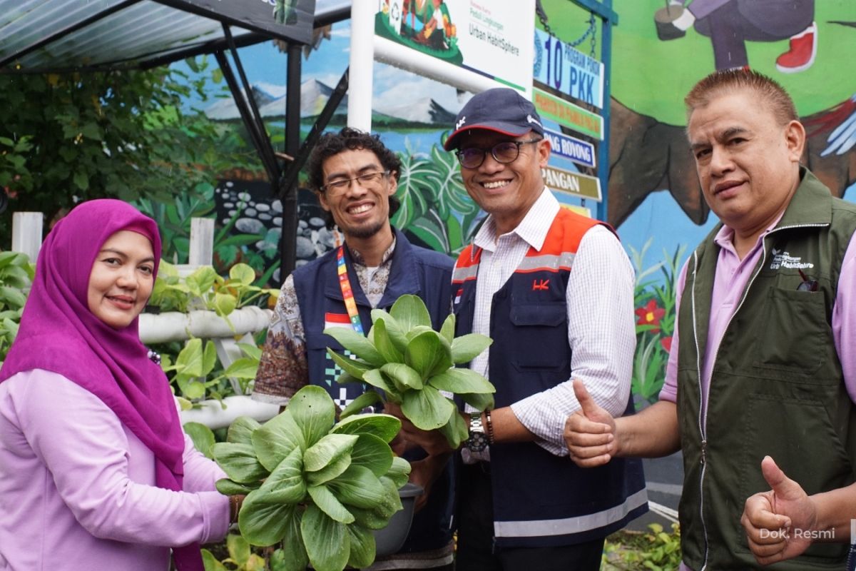 Hutama Karya telah realisasi program TJSL hingga ke Sulawesi Utara