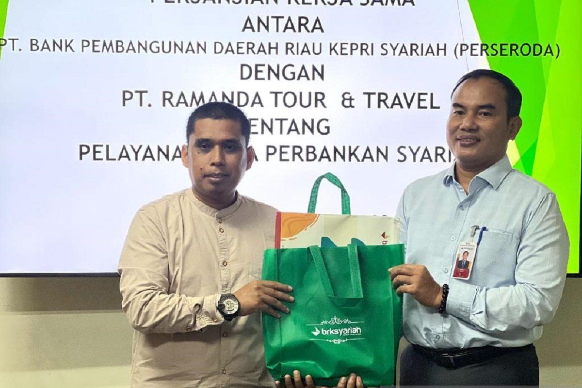 BRK Syariah Tanjungpinang Pamedan lakukan PKS dengan Ramanda Tour dan Travel