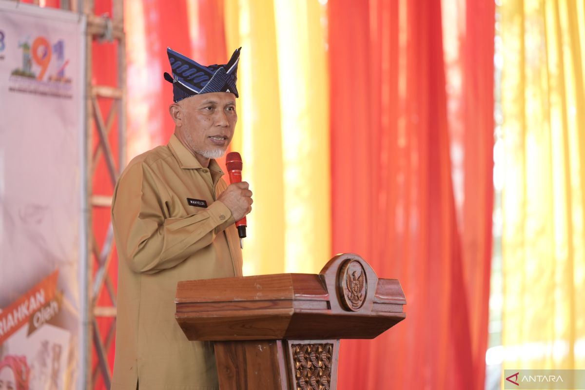 Gubernur Sumatera Barat, Mahyeldi. ANTARA/HO-Biro Adpim Sumbar Tahun ini ada enam agenda pariwisata Sumbar yang masuk dalam Kharisma Event Nusantara. Ini menjadi bukti bahwa secara kualitas, agenda pariwisata kita terus meningkatPadang (ANTARA)