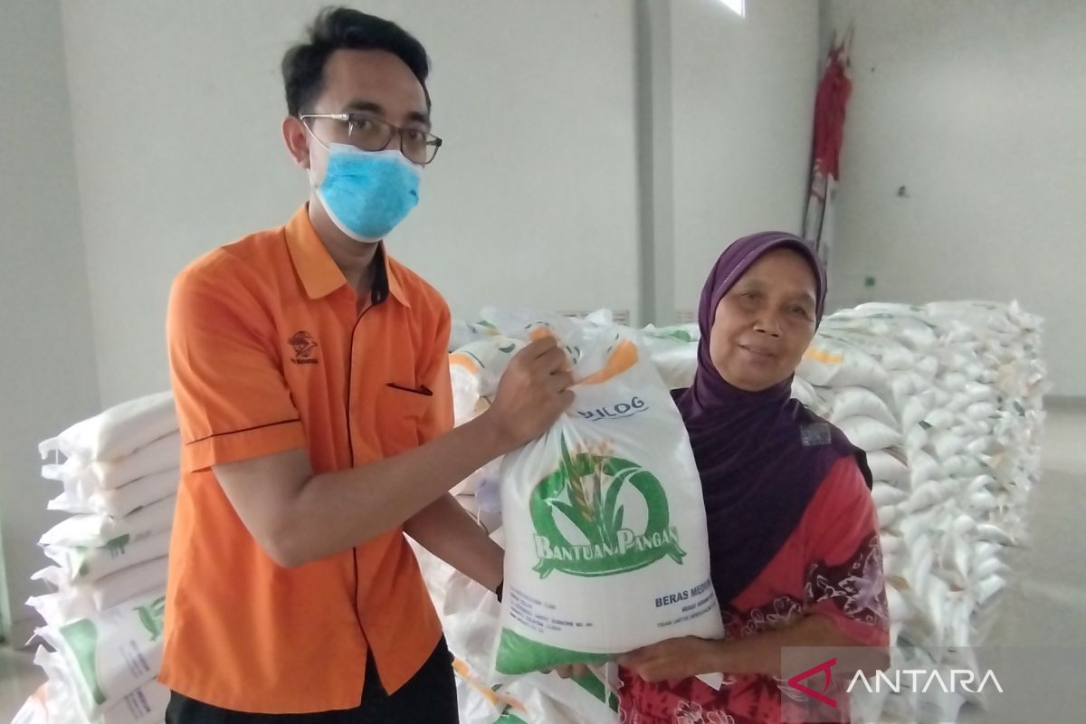 53.876 warga  Kudus terima bantuan beras 10 kg