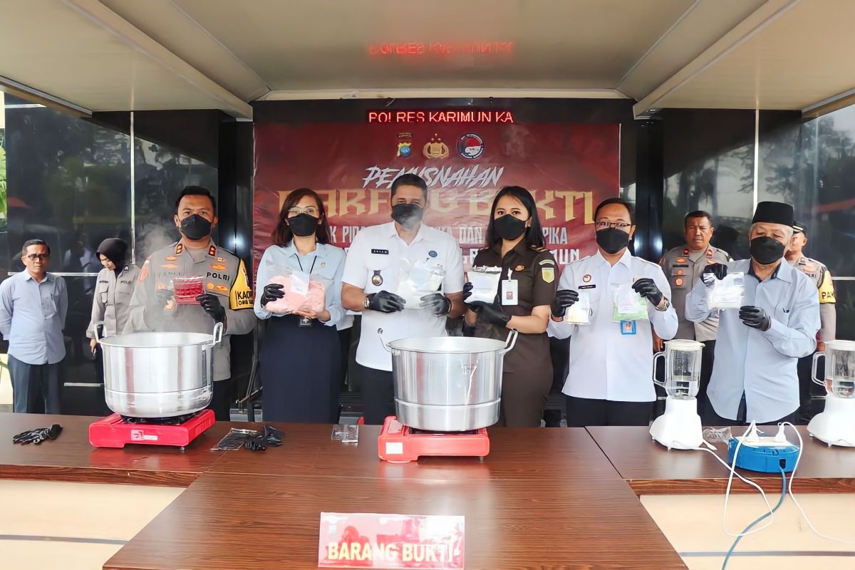 Polres Karimun musnahkan 2 kg sabu dan ratusan butir ekstasi